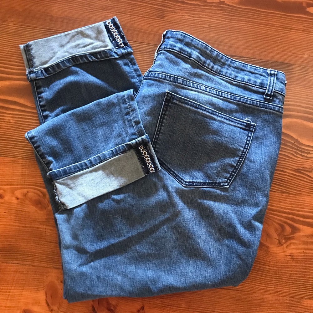 Distressed crop jeans